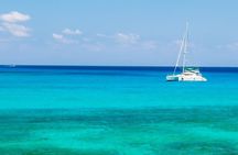 Sail and snorkel catamaran tour in Nassau