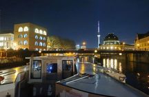 Wintery cruise aboard the atmospheric Glitterboat in Berlin
