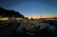 Sunrise and breakfast boat tour around Capri