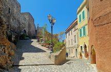City tour of the medieval village of Castelsardo with tasting