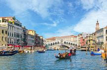Venice walking tour with optional aperitivo and cruise
