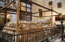 Guided tour of the Cathedral, the Royal Chapel and the historic center of Granada