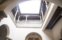 Guided tour of the Cathedral, the Royal Chapel and the historic center of Granada