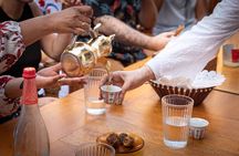Guided walking tour of Dubai with local snacks