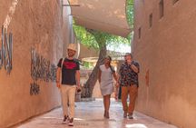 Guided walking tour of Dubai with local snacks
