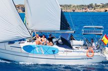Private boat tour around Palma with soft drinks and snacks