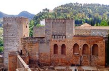 Alhambra guided tour and Granada city pass with all entrances