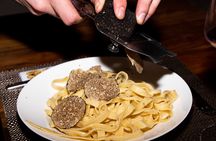 E-Vespa tour with truffle hunt and dinner in Chianti countryside