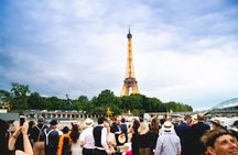 Gourmet dinner cruise with live music and dance floor in Paris