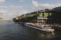 Live music Seine cruise with champagne and gourmet dinner