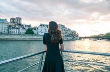 Sightseeing cruise on the Seine