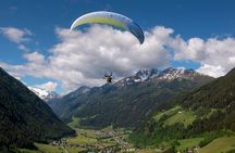 Paragliding tandem flight in the Stubai Valley