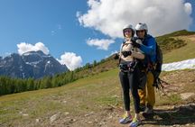 Paragliding tandem flight in the Stubai Valley