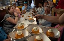 Tapas and sightseeing walking tour in Old Town Barcelona