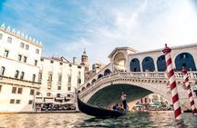 Private gondola tour in Venice off the beaten track