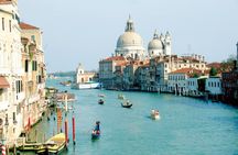 Private gondola tour in Venice off the beaten track
