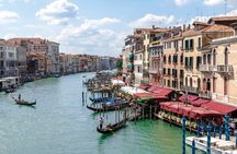 Private gondola tour in Venice off the beaten track