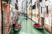 Private gondola tour in Venice off the beaten track