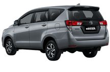 Luxurious car rental in Bali with English-speaking guide