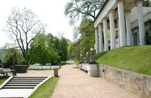 Prague Castle walking tour with bus transfer