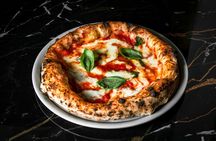 Pizza masterclass in Sorrento with welcome drink and wine