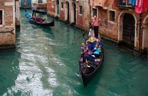 St. Mark's Basilica and Doge's Palace Guided Tour with Gondola Ride