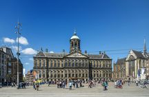 Family walking tour in Amsterdam with a guide