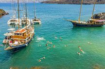 Cruise of the volcanic islands around Santorini