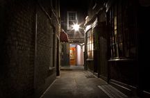 Ghost walking tour in London with a guide