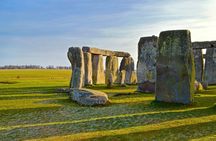 Stonehenge and the Cotswolds Guided Tour from Bristol