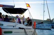 Barcelona sunset sailing experience with live Spanish guitar