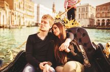 Venice Private Gondola Ride with Personal Photographer