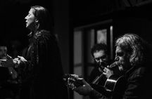 Traditional fado show with local artists in Porto