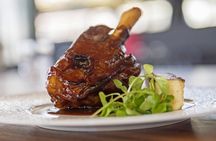 One-hour sightseeing cruise with lunch at Le Bistro Parisien