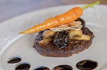 One-hour sightseeing cruise with lunch at Le Bistro Parisien