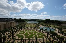 Small-Group Paris to Versailles Day Trip with Garden Stroll