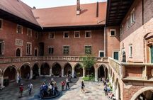 Krakow Old Town Short Walking Tour with St. Mary's Basilica Entrance