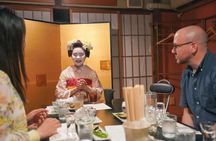 Gion Walking Tour and Dinner with a Maiko in Kyoto