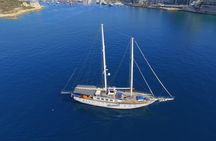 Full-day gulet cruise around Malta with Blue Lagoon and lunch