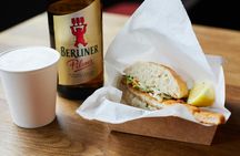 Food and history guided walking tour in East Berlin