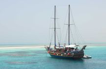 Hurghada, Pirate Yacht and Submarine Combo Visit from Luxor with Lunch