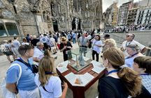 Sagrada Familia and Pedrera small-group tour with glass of cava
