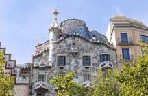 Best of Gaudí private walking tour in Barcelona with a local guide
