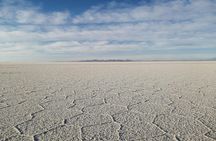 Full-Day Salt Flat Adventure at Salar de Uyuni with Sunset Viewing