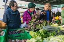 Market Tour and Dining Experience at a Cesarina's Home in Alberobello