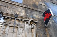 Harry Potter Walking Guided Tour with Thames Cruise and London Dungeon