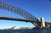 Sydney Harbour Highlights and Aussie Bites Catamaran Cruise