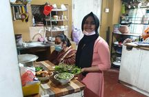 Cultural Dining Experience with a Local Family in Galle