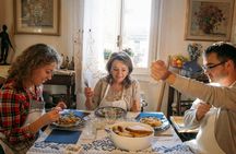Market tour and dining experience at a Cesarina's home in Turin