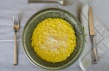 Market tour, lunch or dinner and show cooking at a Cesarina's home in Milan